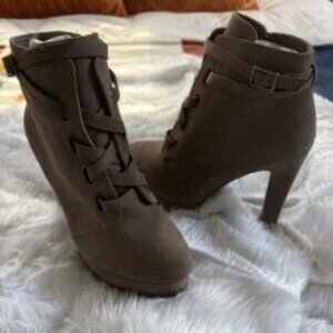 ShoeDazzle Women’s Taupe Lace-Up Heeled Booties – Size 9.5 (Brand New)